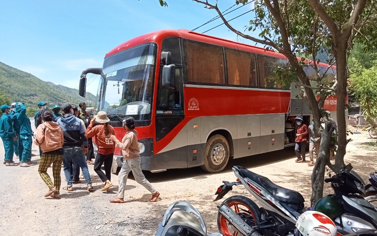 Khánh Hòa: Thêm 150 người Hrê được hỗ trợ xe đưa về Quảng Ngãi