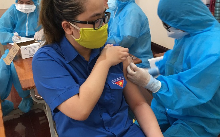 Hơn 1.000 đoàn viên Khánh Hòa tiêm vắc xin Vero Cell ngừa Covid-19