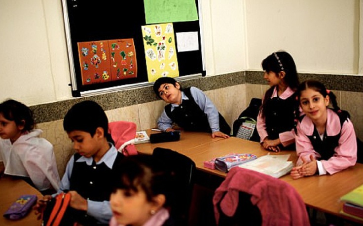 Iran cấm giáo viên xấu xí đến lớp dạy học
