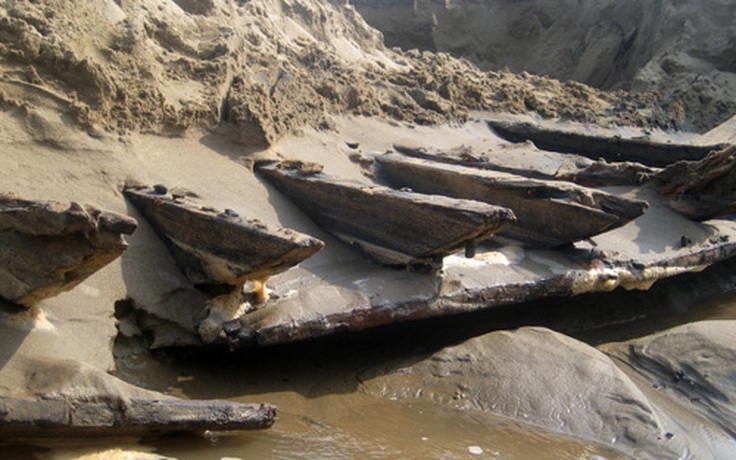 Phát hiện xác tàu tại bãi biển nghi bị đắm 70 năm trước