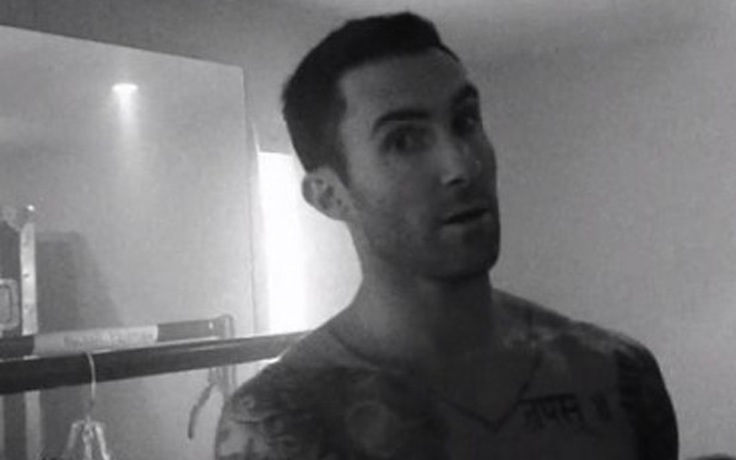 Adam Levine khoe thân hình nóng bỏng trong MV mới