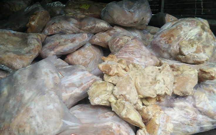 Phát hiện hơn 5 tấn thịt gà quá hạn sử dụng, chuẩn bị bán ra chợ