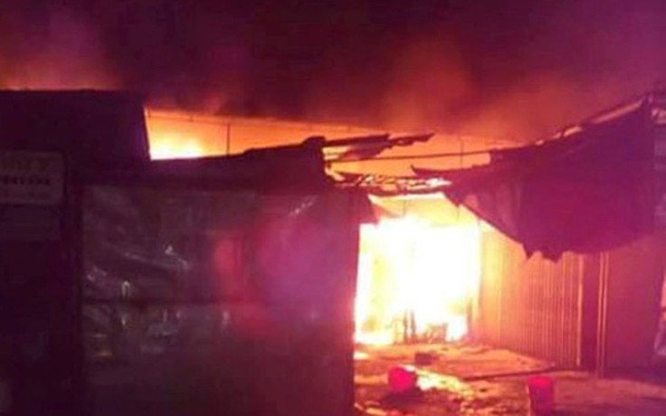 Cháy chợ Bộng thiêu rụi nhiều gian hàng, thiệt hại hơn 2 tỉ đồng