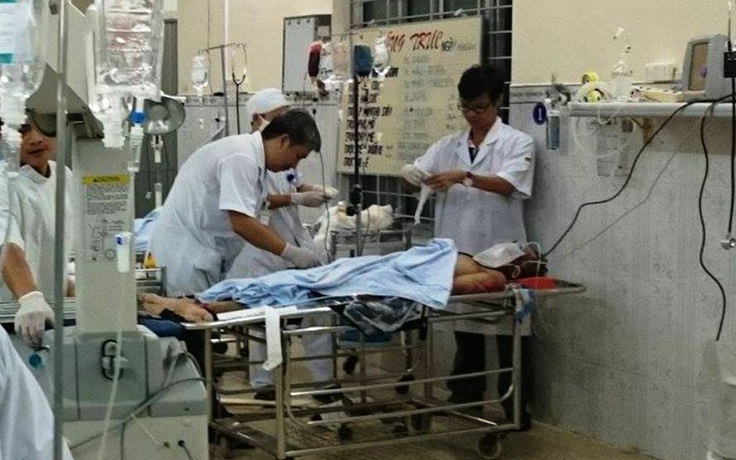 Hiên nhà sập, 3 người trú mưa bị thương nặng