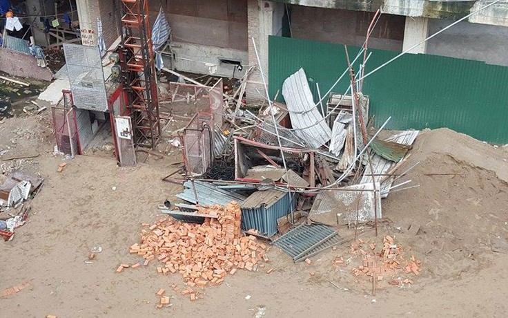 Rơi thang máy vận tải ở Hà Nội làm 3 người chết