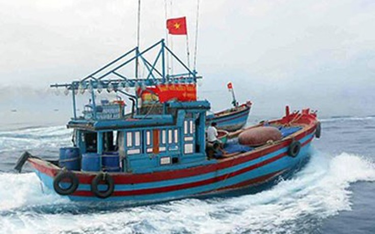 Tặng bộ đàm ICOM cho ngư dân Bình Thuận