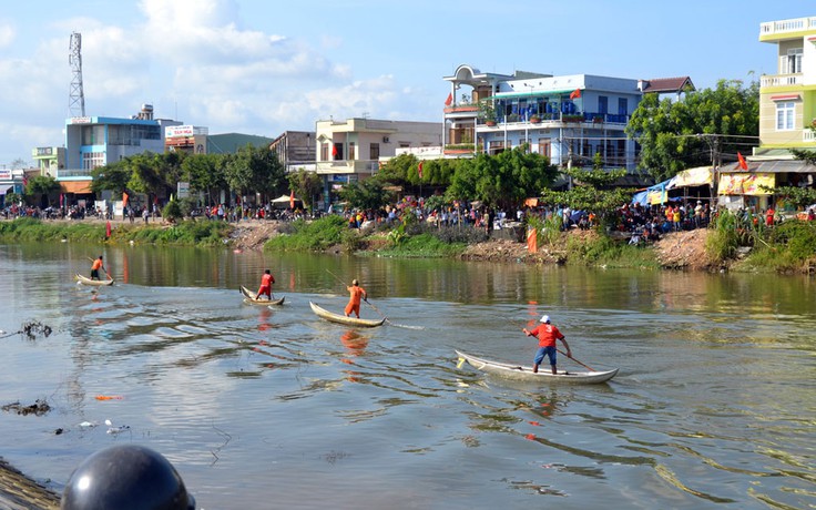 Sôi nổi Hội Đua thuyền truyền thống trên sông Gò Bồi