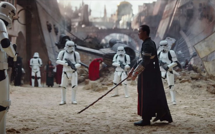 Tạo hình lạ lẫm của Chân Tử Đan trong ‘Star Wars ngoại truyện'