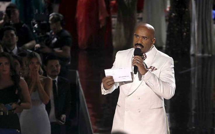 Bất chấp sự cố thảm họa, Steve Harvey vẫn làm MC Hoa hậu Hoàn vũ 2016