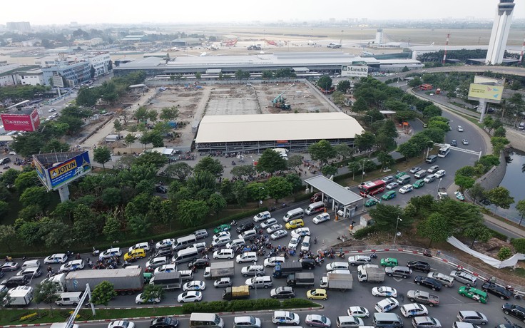 Phân luồng, cấm ô tô theo giờ khu vực sân bay Tân Sơn Nhất