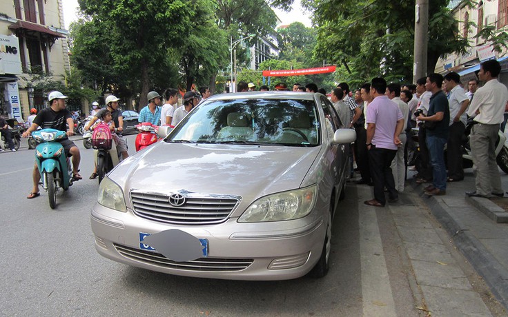 Hiến kế khoán xe công: Theo giá thị trường