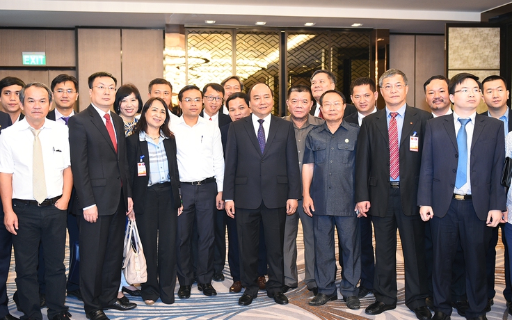 Thủ tướng Nguyễn Xuân Phúc gặp gỡ các nhà đầu tư VN tại Lào