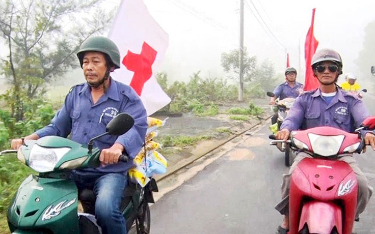 Những bác tài chạy xe ôm thiện nguyện, giúp đỡ nhiều mảnh đời