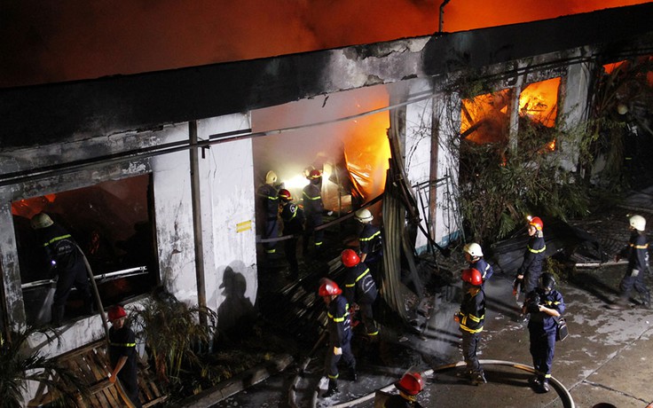 Cháy lớn ở công ty dệt may trong KCN Tân Bình
