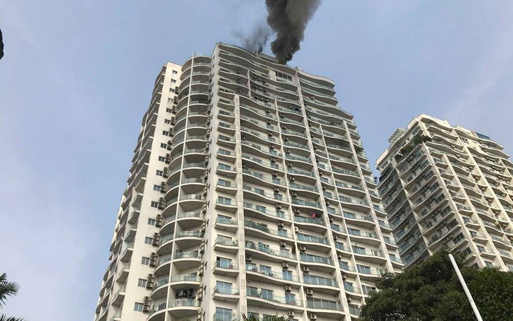 Dập tắt đám cháy tại chung cư 27 tầng ở Hà Nội