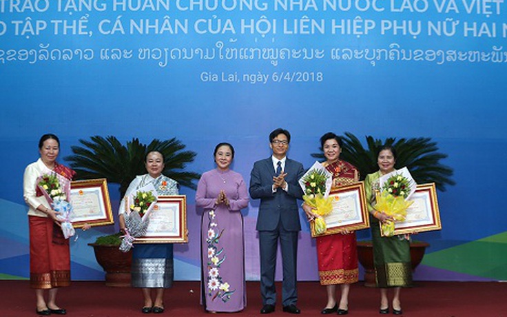 Trao tặng Huân chương Nhà nước Lào và VN cho phụ nữ hai nước