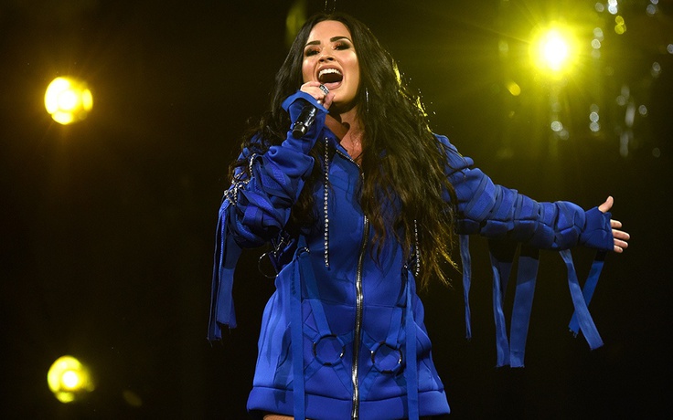 Demi Lovato hủy tour diễn vòng quanh thế giới để đi cai nghiện