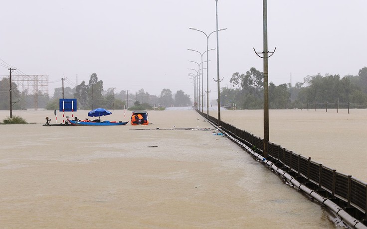 Ngập lụt kinh hoàng ở miền Trung