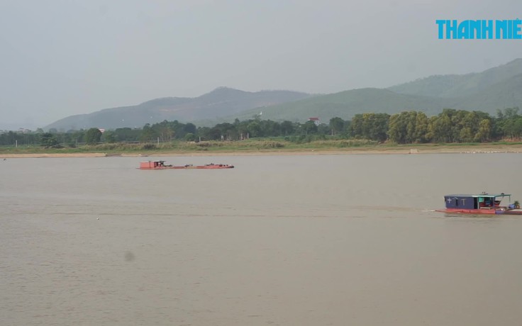 Công an nổ súng truy bắt 'cát tặc'