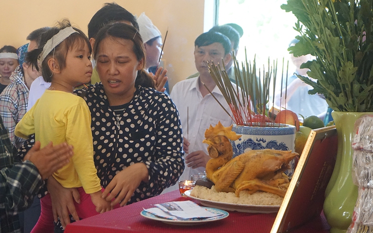 Góc nhìn phóng viên: Con thơ ngơ ngác bên linh cữu thiếu tá biên phòng