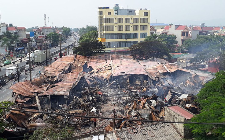 Cháy chợ tạm ở Thanh Hóa, gần 200 ki ốt bị thiêu rụi