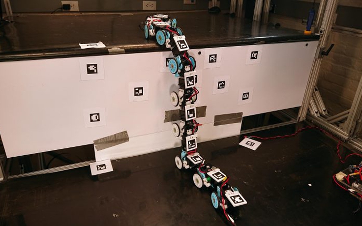Các kỹ sư đại học Mỹ chế tạo robot rắn