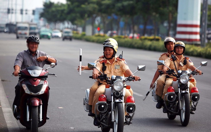 Trưởng phòng Huỳnh Trung Phong: ‘CSGT TP.HCM dừng xe bất kỳ không phải để xử phạt’