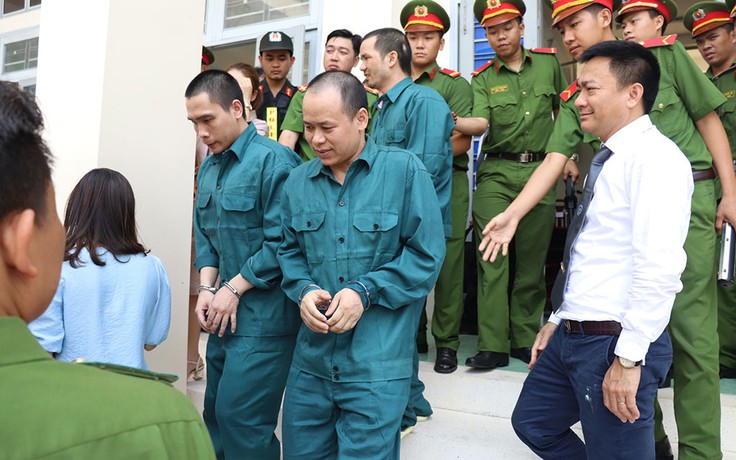 Xét xử lại 1 phần bản án sơ thẩm buôn lậu xăng dầu ở Bình Thuận