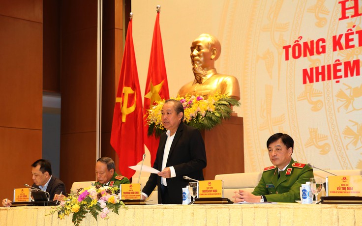 Một bộ phận cán bộ, công chức còn có biểu hiện nể nang, bao che