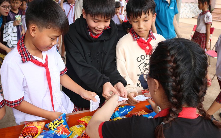 Sinh viên rủ nhau 'đi phượt' tình nguyện tết