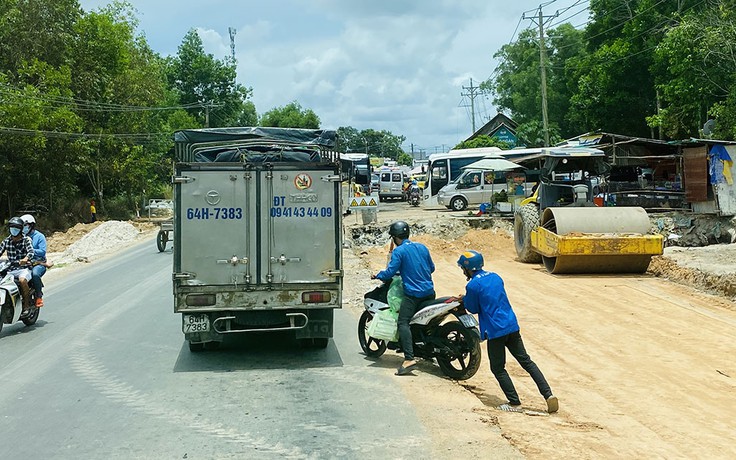 Đi 'đường làng' vào khu nghỉ dưỡng 5 sao