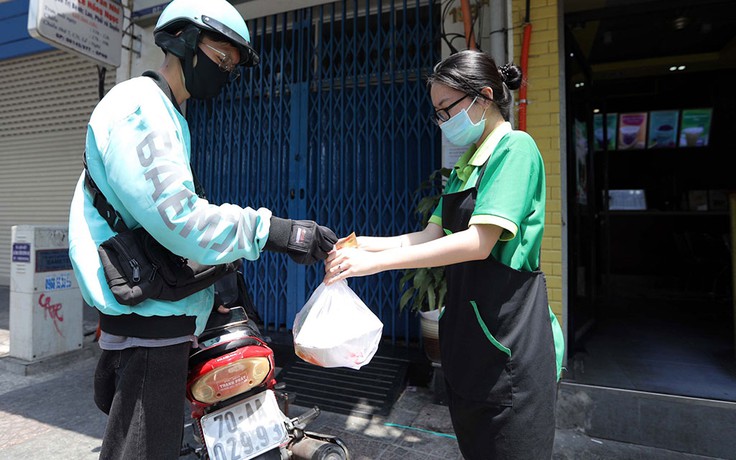 Phí giao hàng tăng chóng mặt