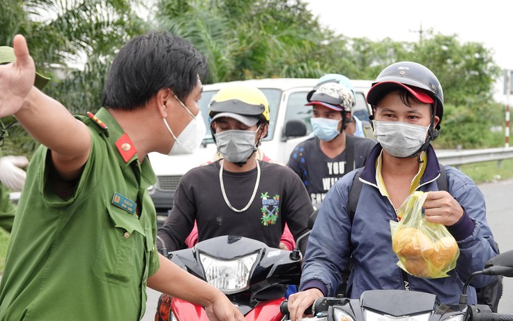 Gỡ nút thắt người dân bị mắc kẹt tại các tỉnh, thành