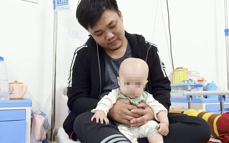 Cậu bé 2 tuổi ung thư bập bẹ 'con chết' và ước nguyện của người cha