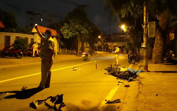 TP.HCM: Nam thanh niên tử vong bên cạnh xe máy bể nát lúc 3 giờ sáng