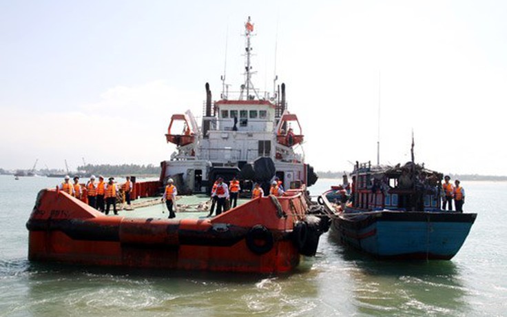 8 ngư dân Quảng Ngãi đang gặp nạn ở Hoàng Sa
