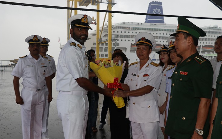 Tàu hải quân Ấn Độ cập Cảng Tiên Sa thăm Đà Nẵng