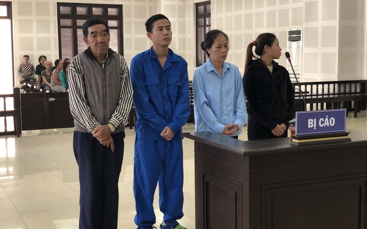Móc túi du khách, chôm iPhone ở chùa Linh Ứng: Chị chị em em lãnh án