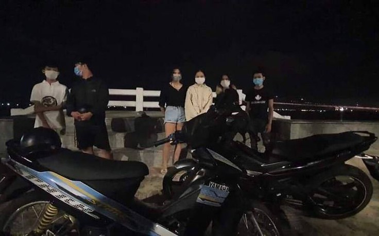 Các tổ kiểm soát giãn cách xã hội ở Đà Nẵng liên tiếp phát hiện người 'chơi' cỏ Mỹ