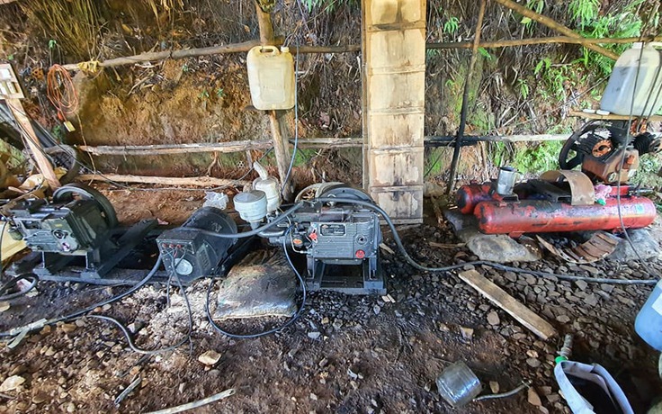 Đà Nẵng: Quân đội dùng thuốc nổ đánh sập các mỏ vàng trái phép ở Hòa Vang