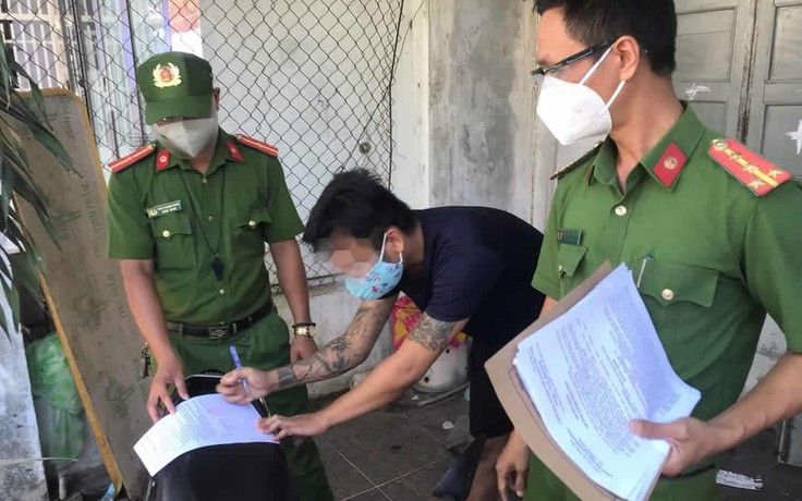Đà Nẵng phong tỏa: Phạt thanh niên không đeo khẩu trang còn đòi chém tổ phòng chống dịch