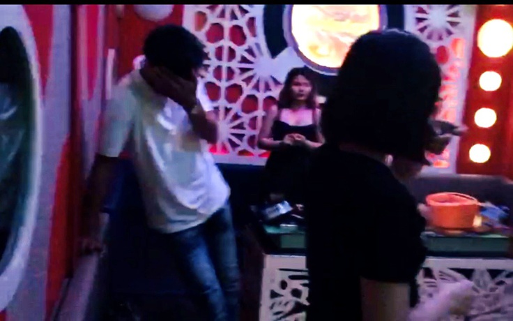 Đà Nẵng: Đột kích karaoke Ánh Tuyết, bắt quả tang hàng chục dân chơi ma túy