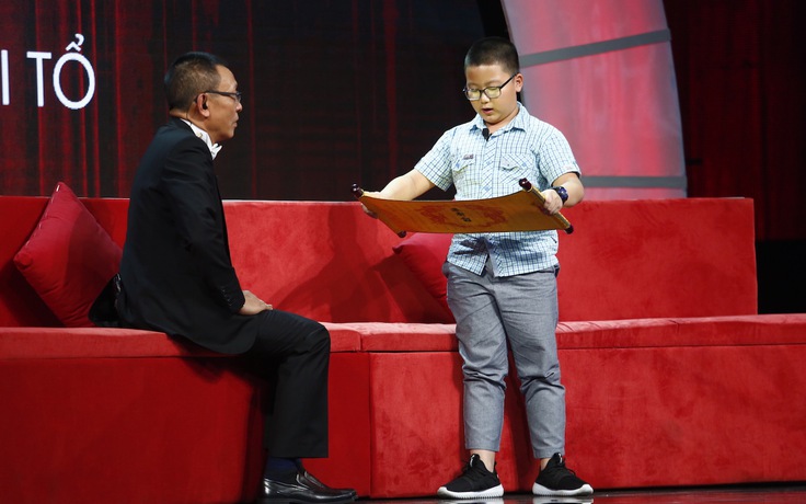 Cậu bé thông thạo lịch sử Việt Nam khiến MC Lại Văn Sâm ngỡ ngàng