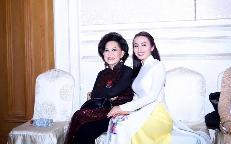 Ca sĩ Giao Linh và cháu gái Amy Lê Anh ‘tái ngộ’ trên sân khấu Paris