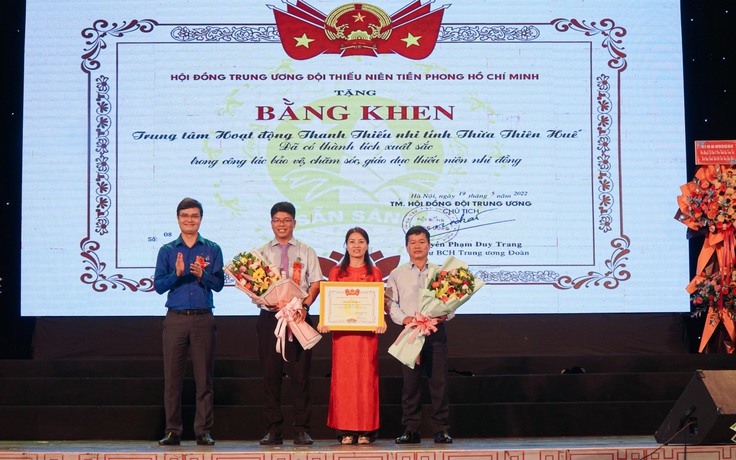 Trung tâm Hoạt động thanh thiếu niên Thừa Thiên - Huế nhận bằng khen của T.Ư Đoàn
