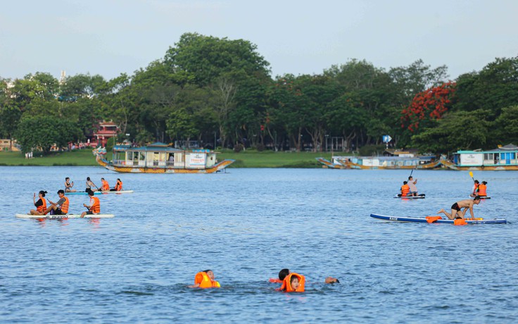 Chèo SUP trên sông Hương để ‘giải nhiệt’ mùa hè