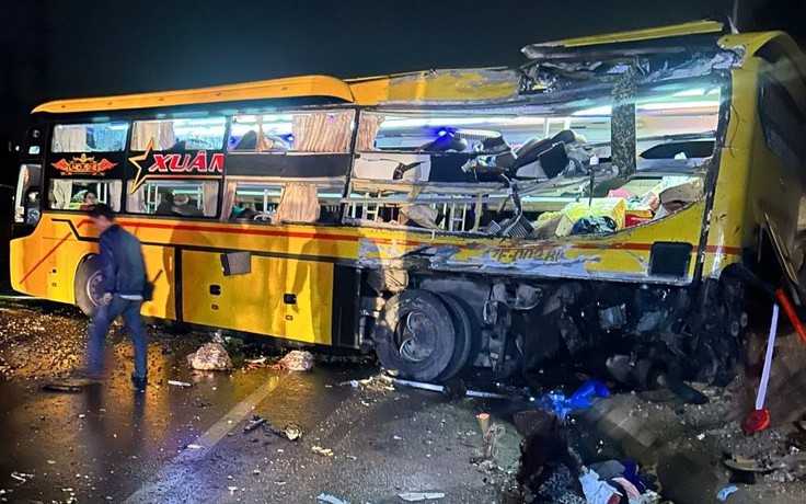 Thừa Thiên - Huế: Tai nạn nghiêm trọng làm 2 người chết, 13 người bị thương