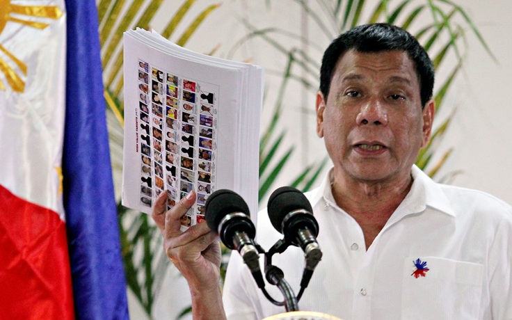 Tổng thống Duterte cứng rắn với ma túy, mềm mỏng với phiến quân