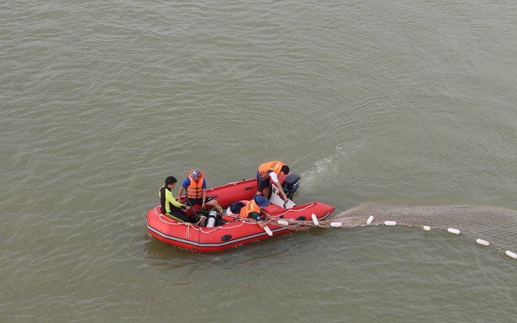 Kon Tum: Tìm kiếm 2 thiếu niên bị nước cuốn mất tích trên sông Đăk Bla