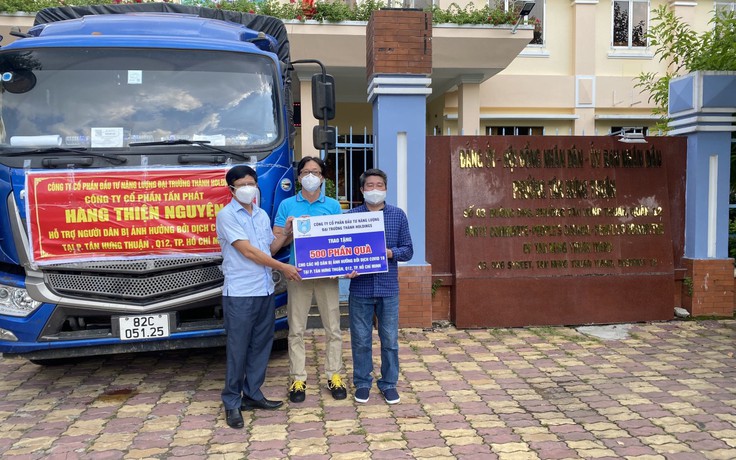 Công ty CP Tấn Phát chở 70 tấn thực phẩm từ Kon Tum tặng TP.HCM
